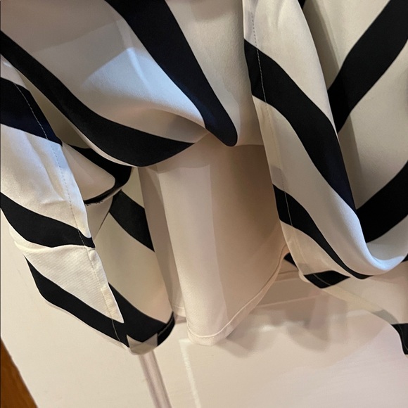 Abercrombie & Fitch cream and black stripe dress - Picture 6 of 7